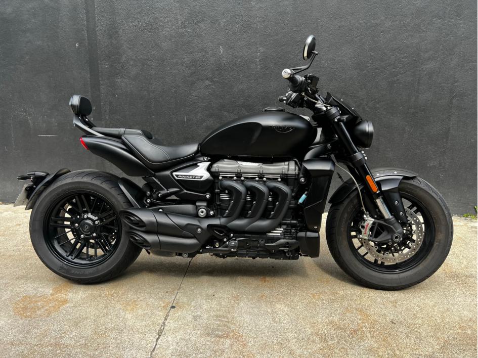 TRIUMPH ROCKET 3 R BLACK