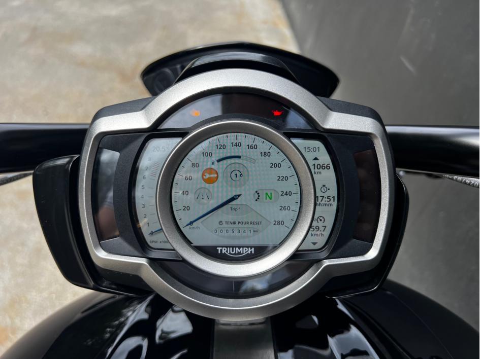 TRIUMPH ROCKET 3 R BLACK