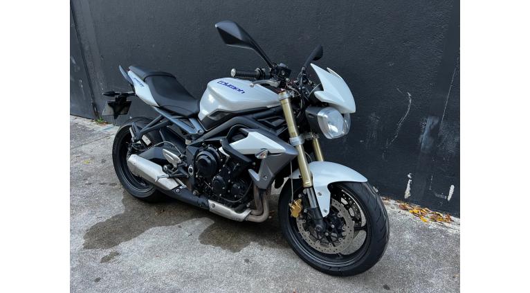 TRIUMPH STREET TRIPLE 675