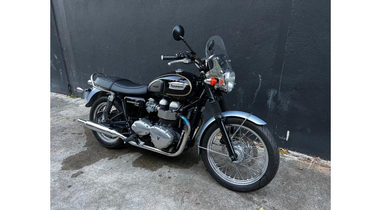TRIUMPH BONNEVILLE 865 SE