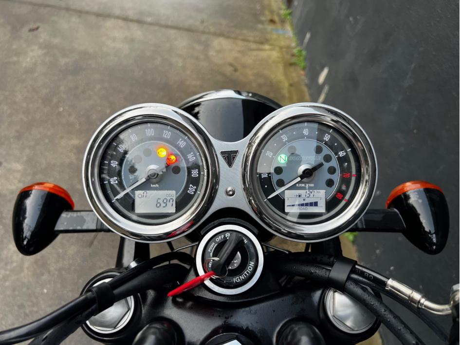 TRIUMPH Bonneville T100 - A2