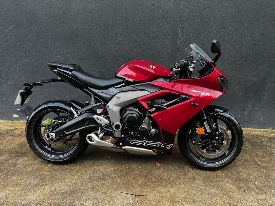 TRIUMPH DAYTONA 660 - A2