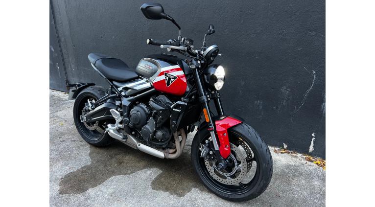 TRIUMPH TRIDENT 660