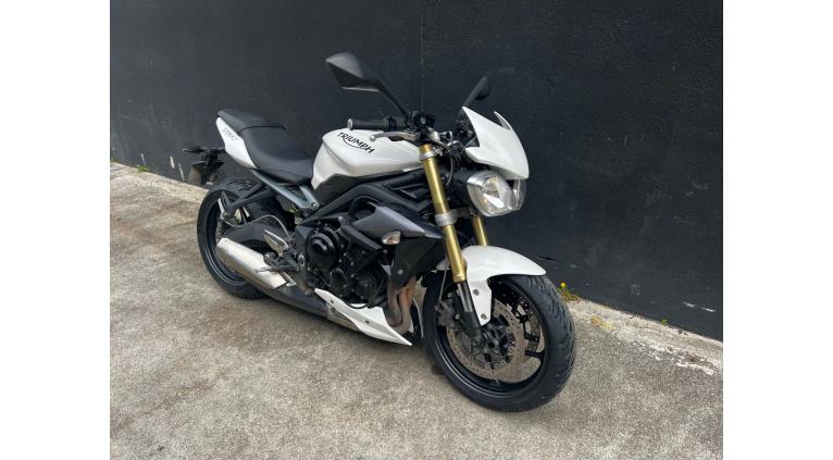 TRIUMPH STREET TRIPLE 675