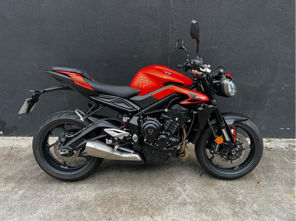 TRIUMPH STREET TRIPLE 765 R - ELIGIBLE A2