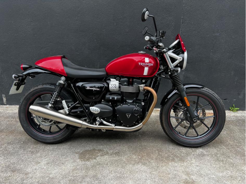 TRIUMPH STREET TWIN  900 - eligible a2