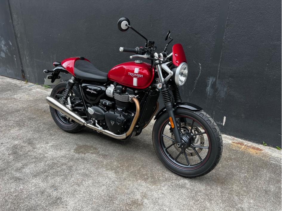 TRIUMPH STREET TWIN  900 - eligible a2