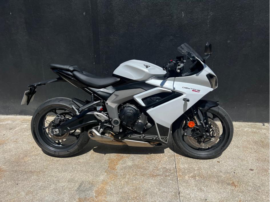 TRIUMPH DAYTONA 660 - Eligible A2