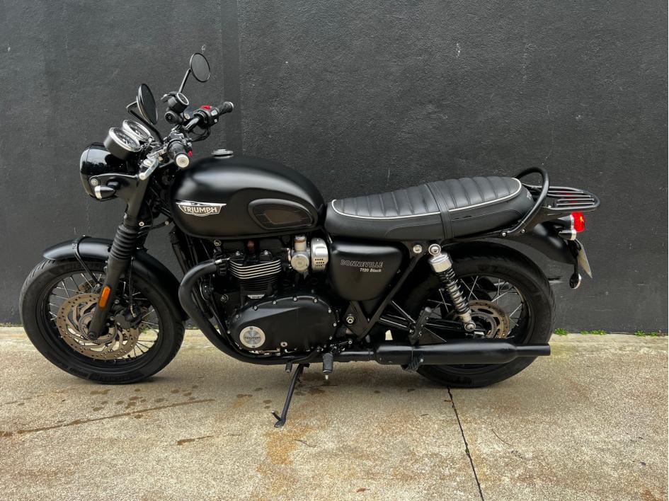 TRIUMPH Bonneville T120 Black